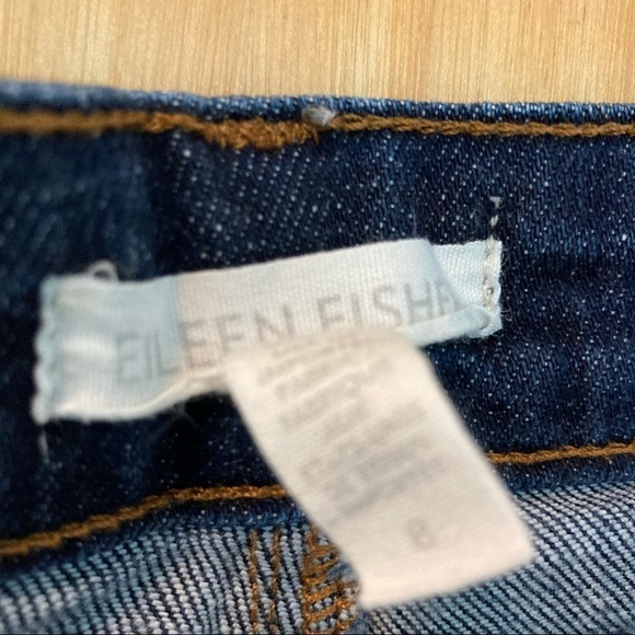 EILEEN FISHER Sz 8 Classic  Cut Mom Style Jeans Mid-Wash - Picture 2 of 3